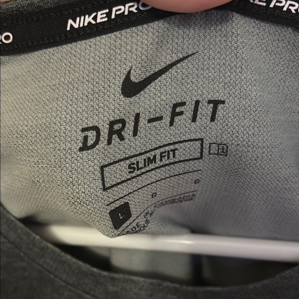 Nike tee - Picture 2 of 2